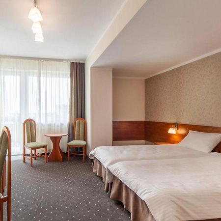 Vestina Wellness & Spa Hotel 미엥지즈드로예 외부 사진