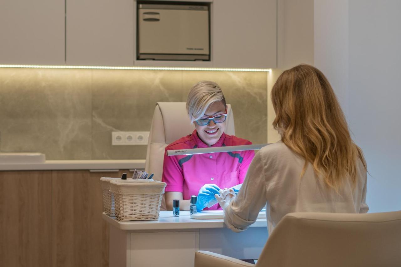 Vestina Wellness & Spa Hotel 미엥지즈드로예 외부 사진