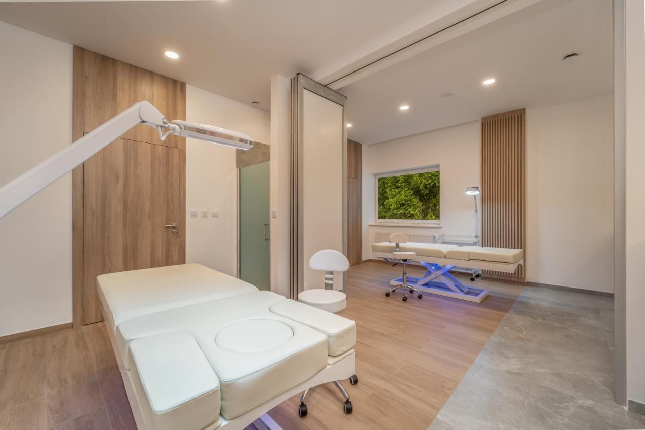 Vestina Wellness & Spa Hotel 미엥지즈드로예 외부 사진