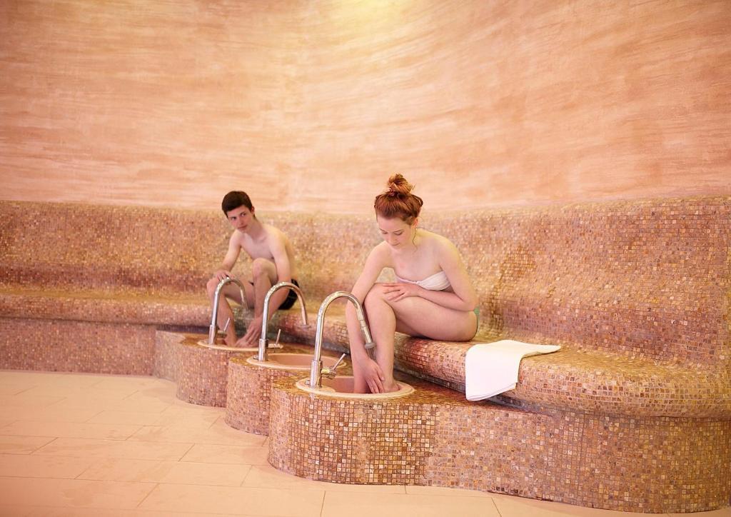 Vestina Wellness & Spa Hotel 미엥지즈드로예 외부 사진