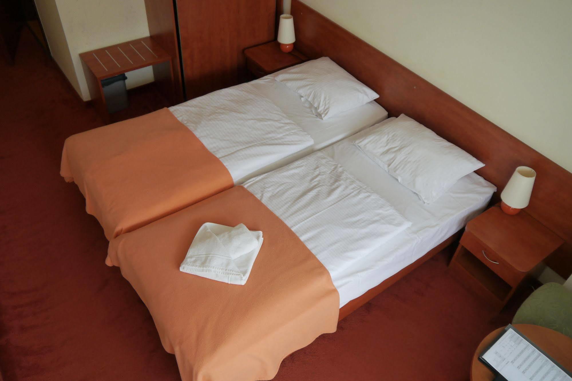 Vestina Wellness & Spa Hotel 미엥지즈드로예 외부 사진