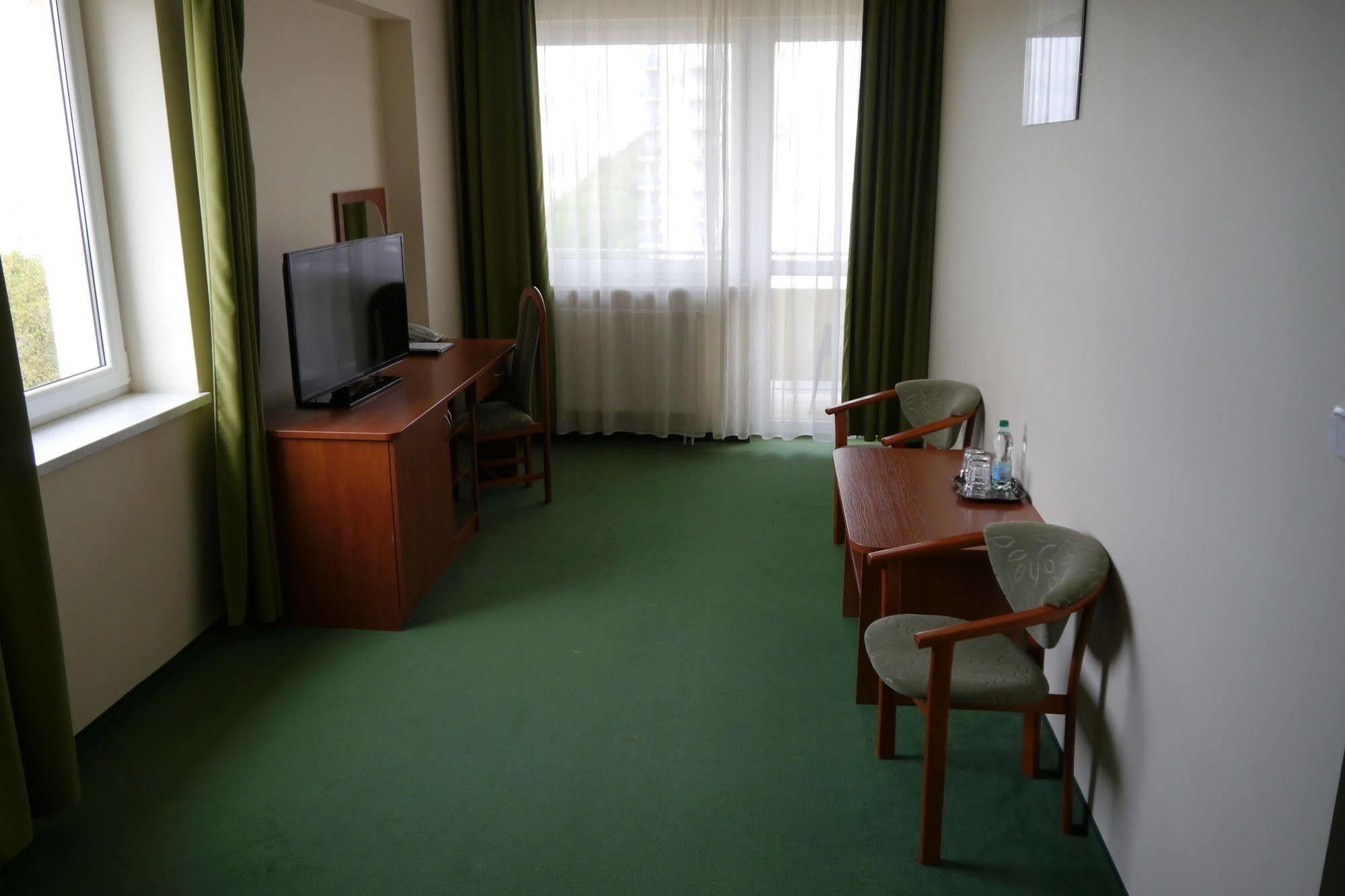 Vestina Wellness & Spa Hotel 미엥지즈드로예 외부 사진