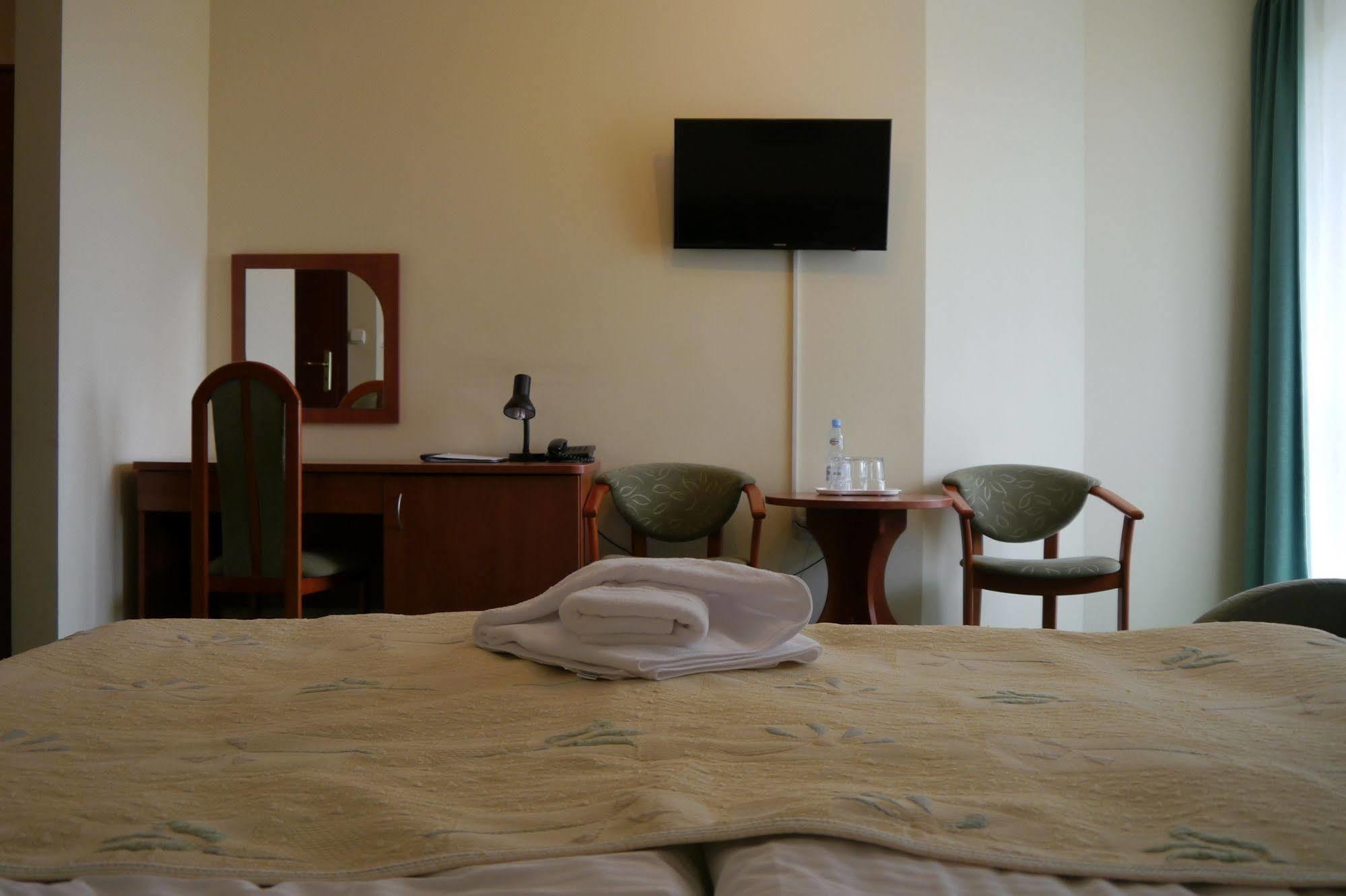 Vestina Wellness & Spa Hotel 미엥지즈드로예 외부 사진